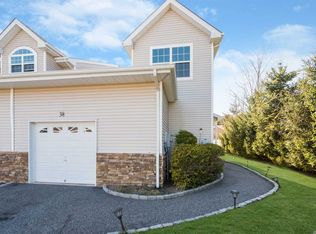 38 Terrace Ln, Patchogue, NY 11772