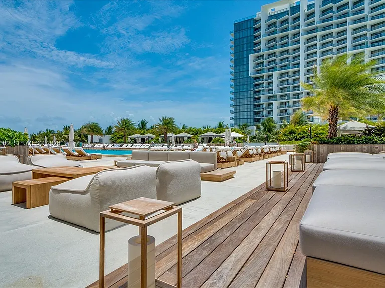 2301 Collins Ave #1009 — Photo 31