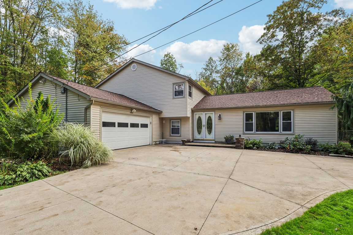 Pekin Rd-S2409-001.jpg