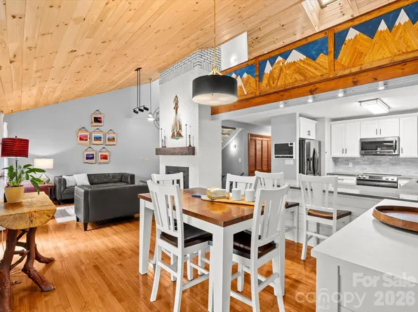 504 Woodfield Dr, Asheville, NC 28803