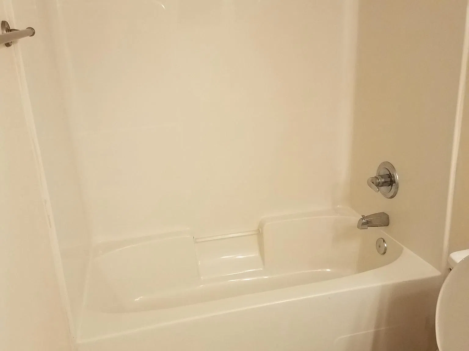 2 bed, 1198 sqft, $1,800 — Photo 2