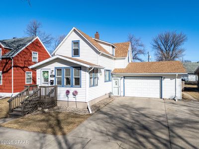 1622 6th Ave N, Grand Forks, ND, 58203