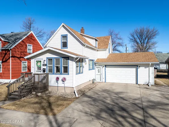 1622 6th Ave N, Grand Forks, ND 58203