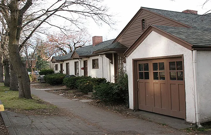 645 NE Campus St #C — Photo 14