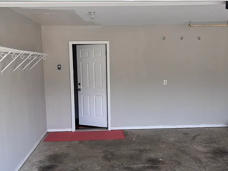 7825 Laurelton Dr — Photo 20