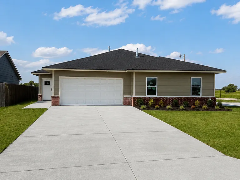 446 S Longbranch Dr — Photo 1