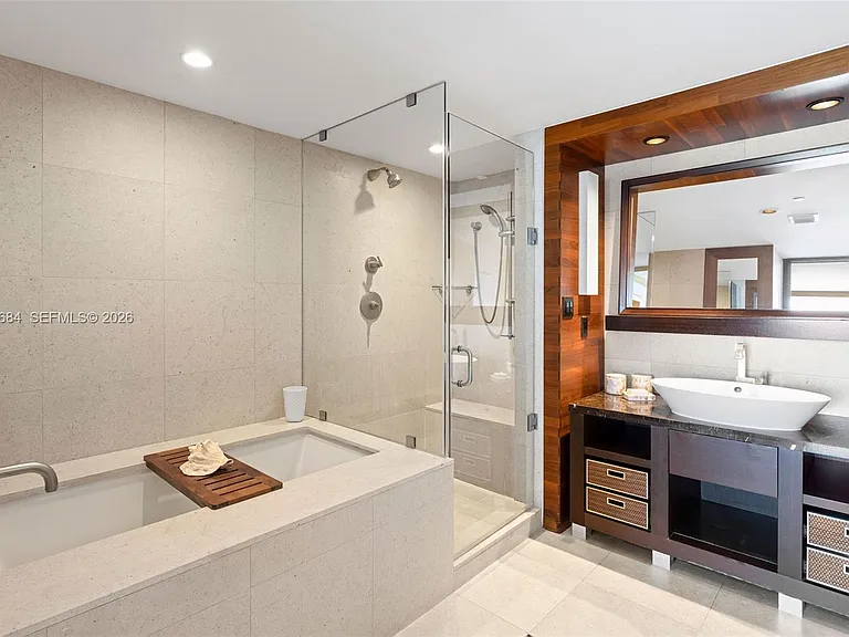 6801 Collins Ave #417 — Photo 15