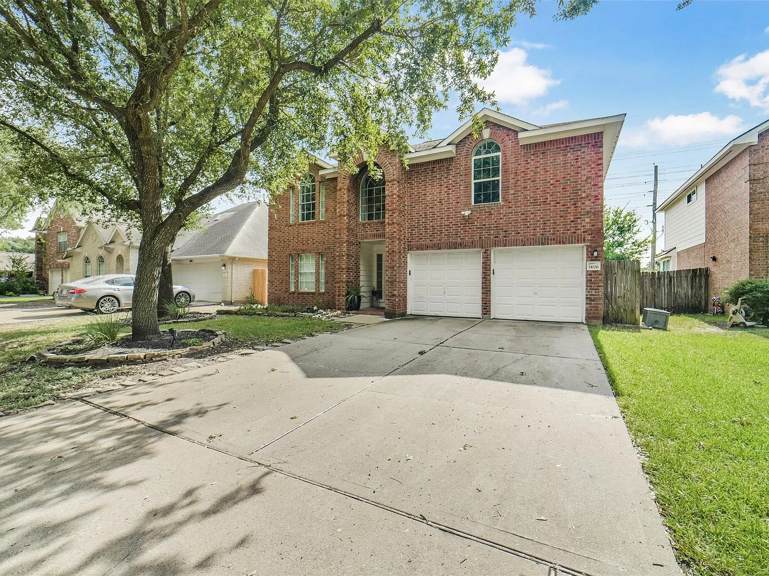 4 bed, 2.5 bath, 2743 sqft, $2,800 — Photo 2