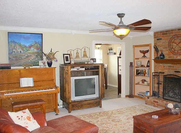 3rd image of 725 Kingsbridge Dr