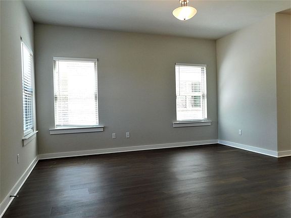 3rd image of 7992 Saint James Dr