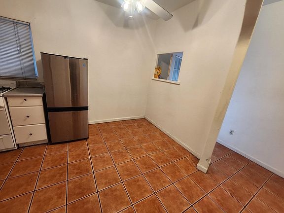 3rd image of 4220 Market St