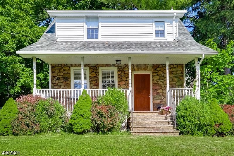 1st image of 49 E Crescent Ave
