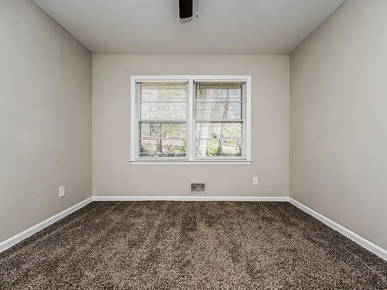 435964_028_bedroom_13448294.jpg