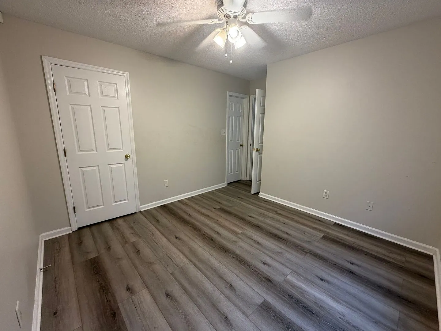 2BR 2BA No Carpet — Photo 3