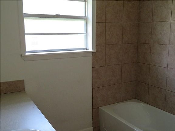 4th image of 156 Edwards Dr