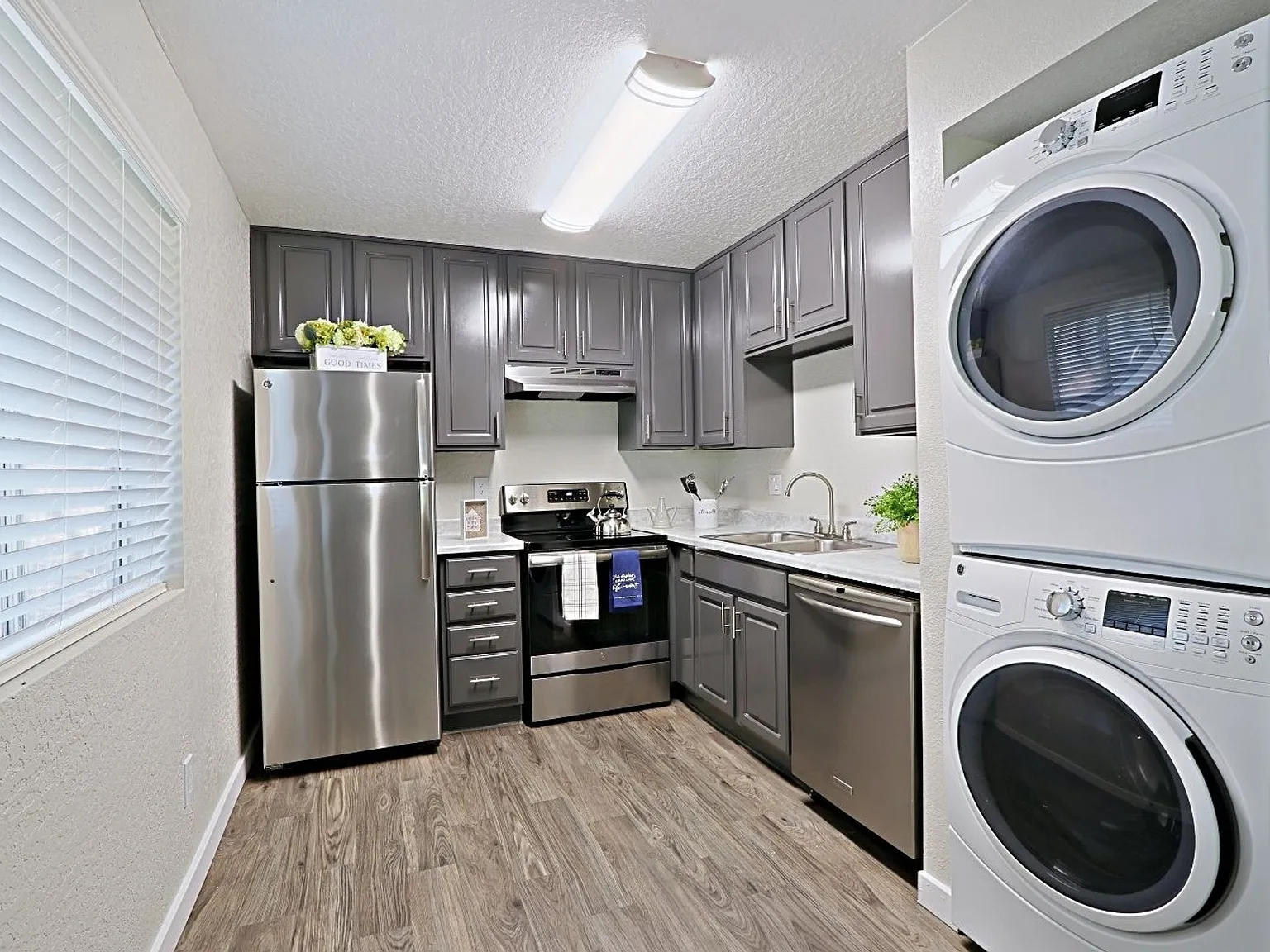 Montecito Apartments — Photo 3
