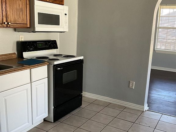 5th image of 2937 S Adams St