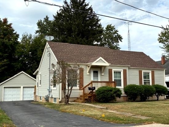 212 E Van Buren St, Marengo, IL 60152