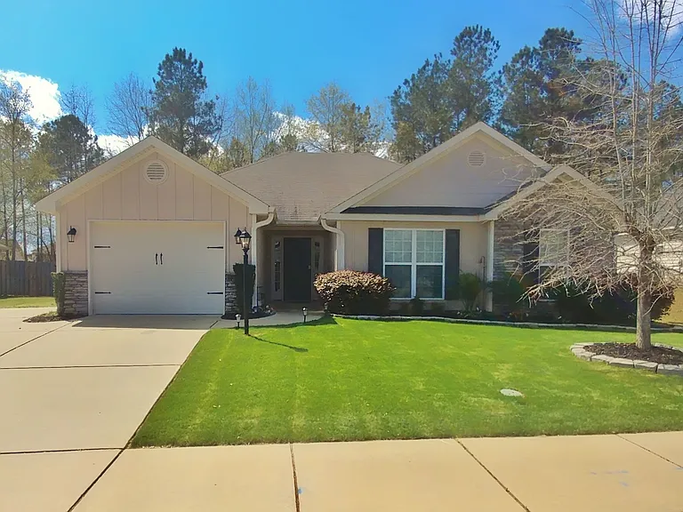 3121 Alexandria Dr — Photo 1