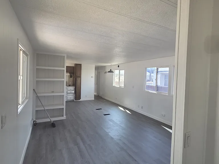 408 E 47th St #2 — Photo 3