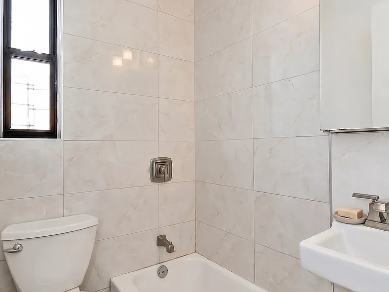 380 S 4th St #19 — Photo 4