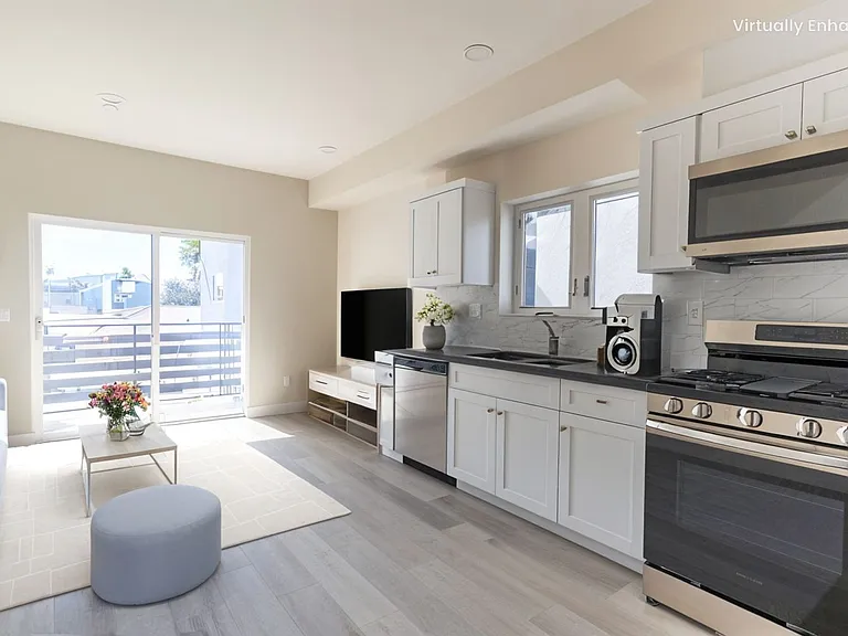5132 Riverton Ave — Photo 1