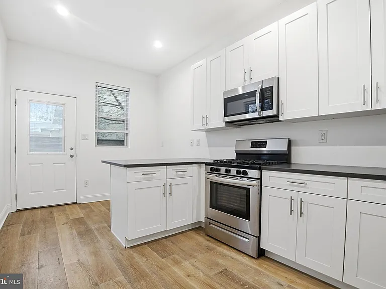 1807 Wylie St — Photo 5