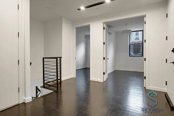 Rented by Skyhigh Realty NYC LLC | media 1