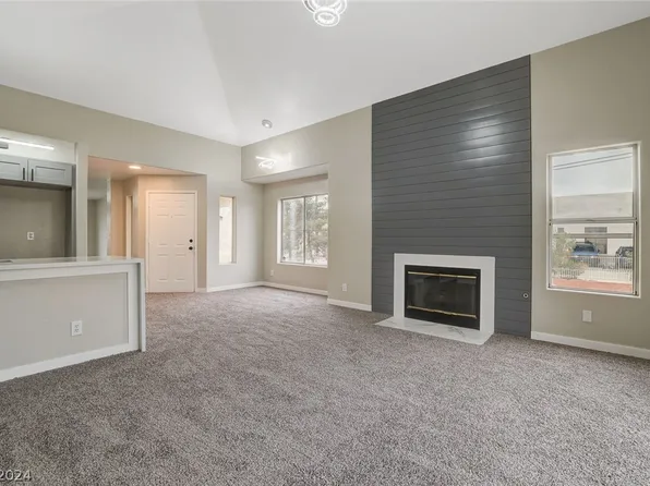 5000 Red Rock St APT 226, Spring Valley, NV 89118