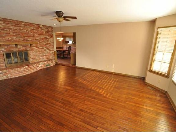 2nd image of 3128 Lakeside Dr
