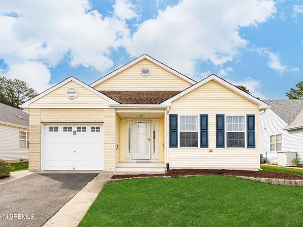 83 Woodstock Drive, Toms River, NJ 08757