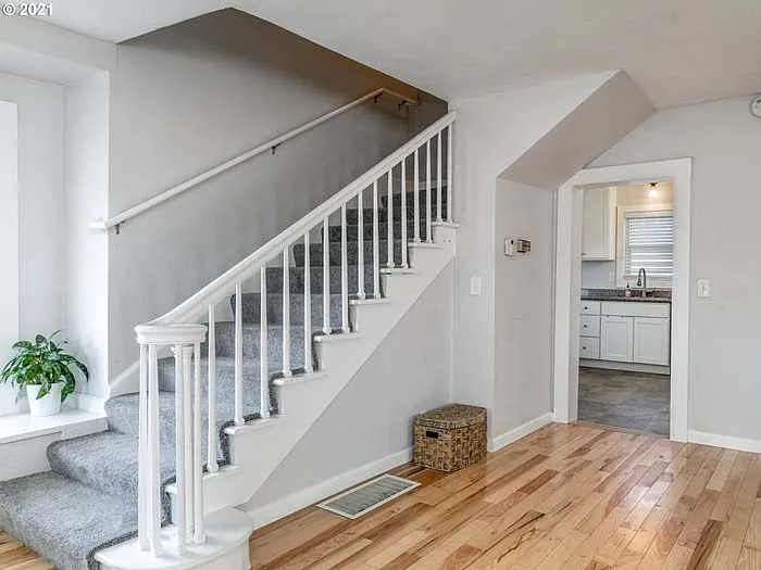5 bed, 2.5 bath, 2100 sqft, $3,150 — Photo 3