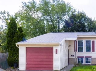 6709 Foxthorn Rd, Canton, MI 48187