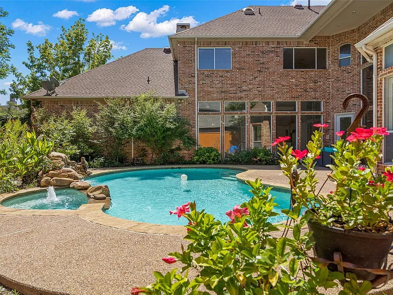5902 Shy Dr — Photo 27