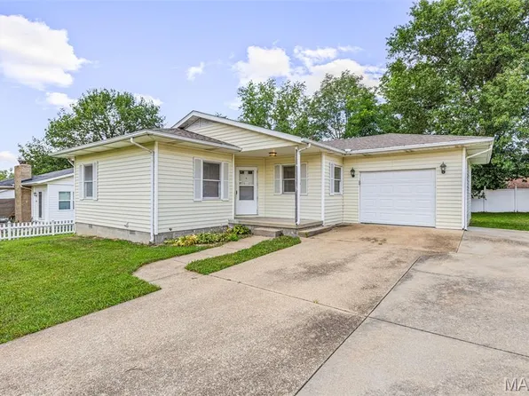 555 Kimberly Ct, Farmington, MO 63640