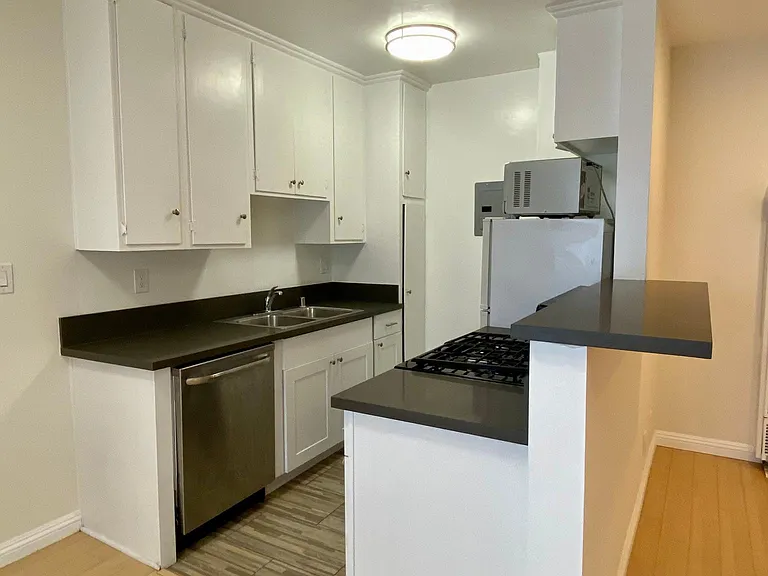 3726 S Canfield Ave #7 — Photo 4