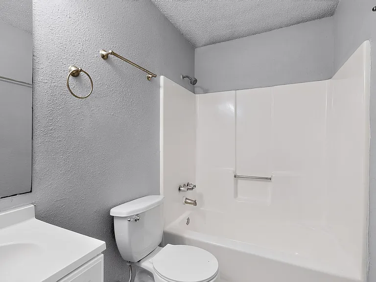 400 Raymond St #16 — Photo 4
