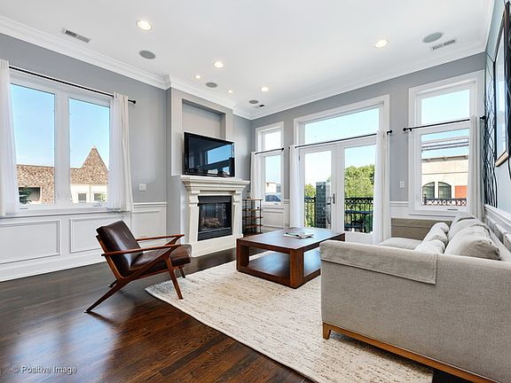 4th image of 2257 W Belmont Ave #4W