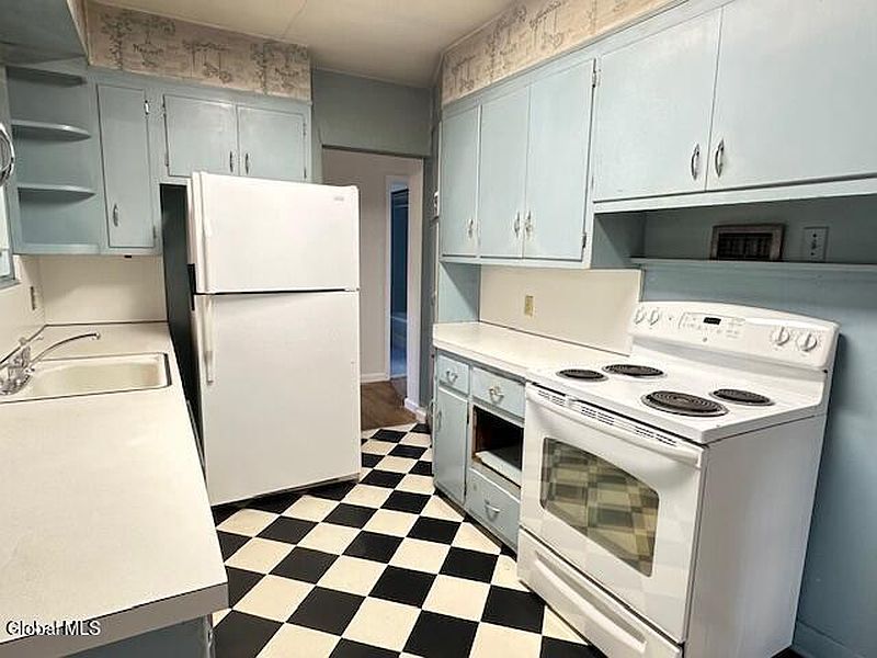 3rd image of 21 Winnie Avenue