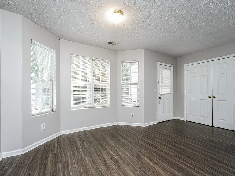 2286 Strathmoor Manor Dr — Photo 7