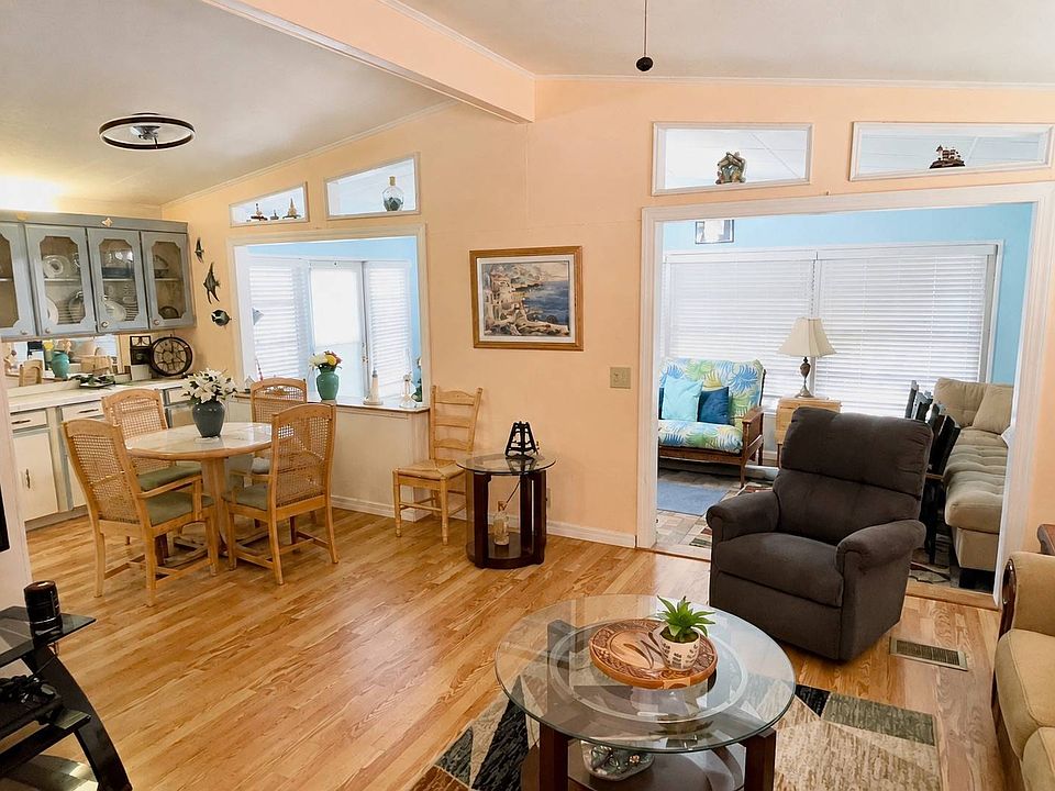 1st image of 4111 Queens Way