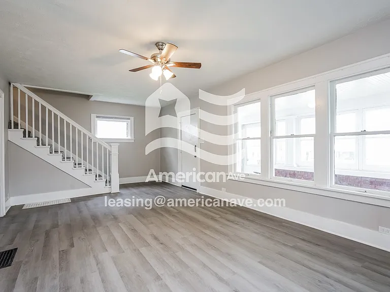 1774806_003_living_room_13703508.jpg