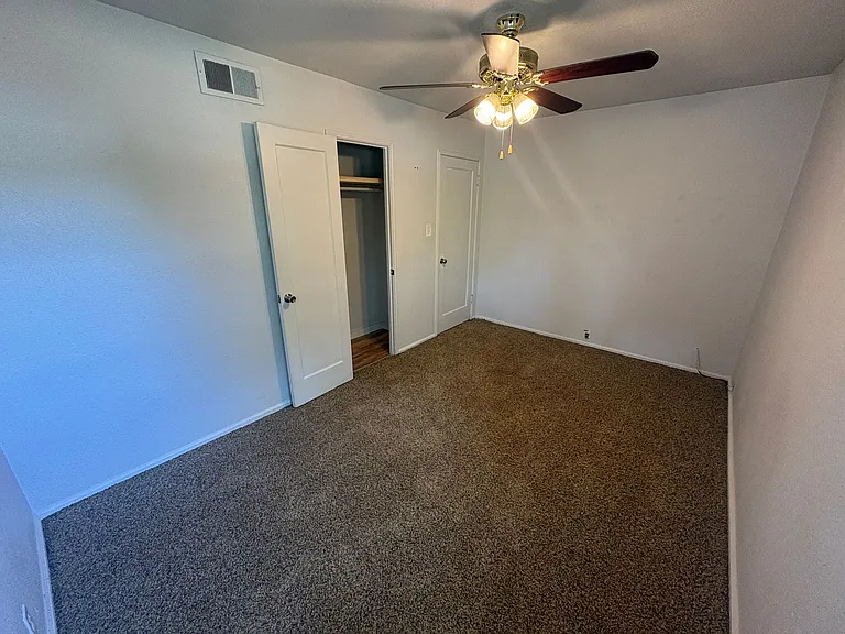 1130 Howard Ave — Photo 9