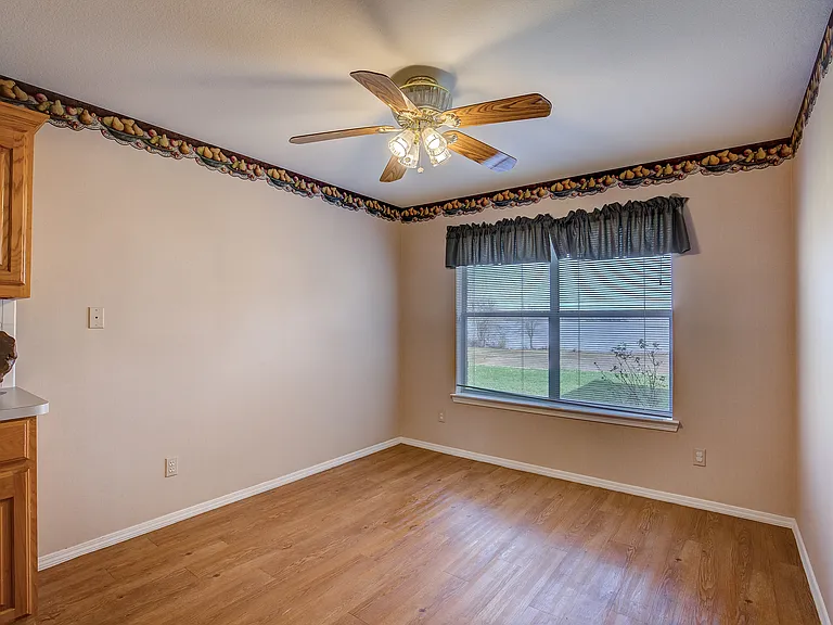 4804 Edgewater Dr — Photo 14