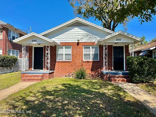 2555 Myra St Photo 1