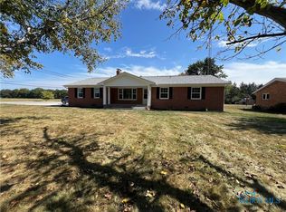 901 Meadowview Ln, Northwood, OH 43619