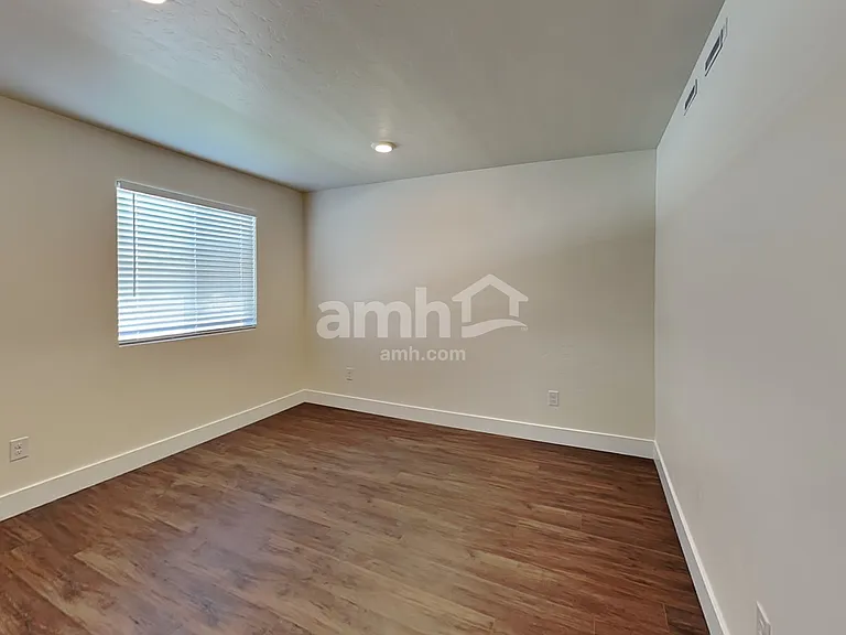 716 S Rocker Ave — Photo 13