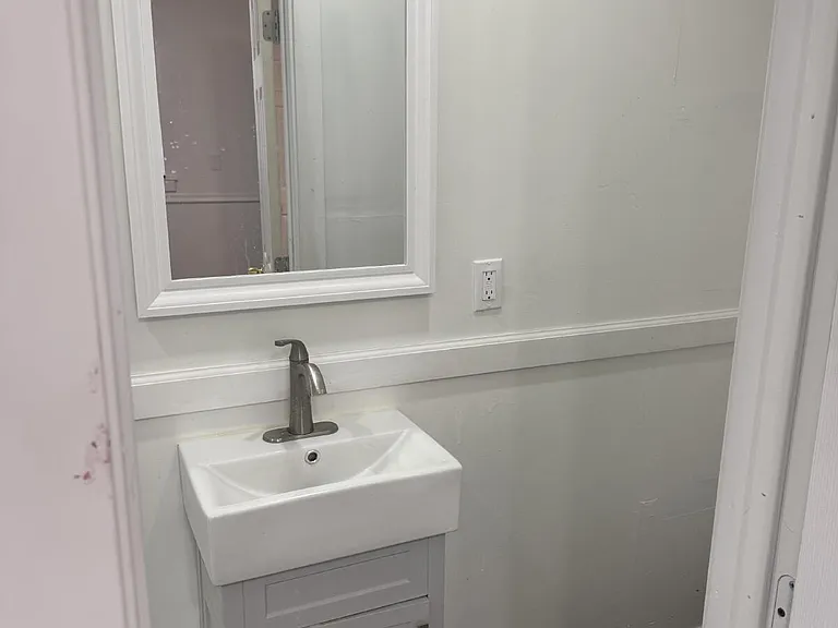 521 W Hoyt St #8 — Photo 6