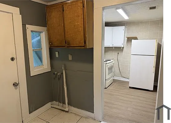 3 bed, 1050 sqft, $1,100 — Photo 3