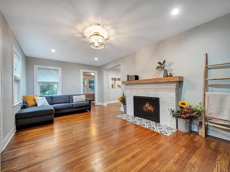 352 Durie Ave — Photo 10